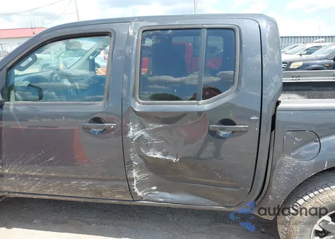 2015 Nissan Frontier Pro-4X z USA, uszkodzony, nr VIN 1N6AD0EV5FN706953